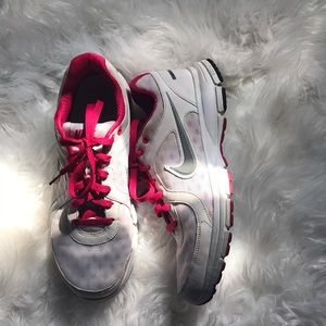 Nike women’s air Relentless lightweight runner